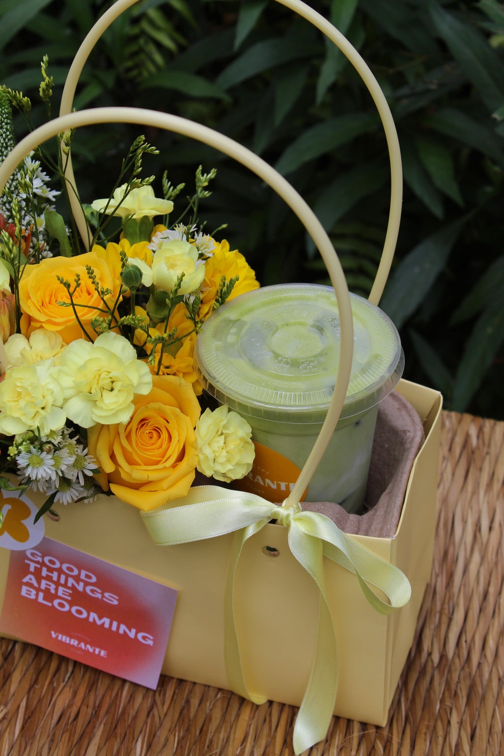 Arreglo Flowers & Matcha - Edición Flores Amarillas